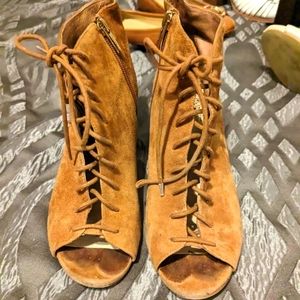 Vince camuto booties size 6.5